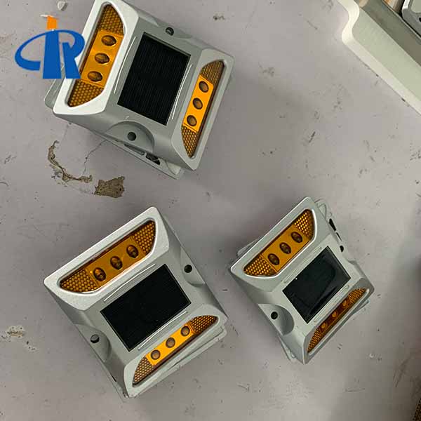 Customized Green useful solar road stud reflector For Expressway